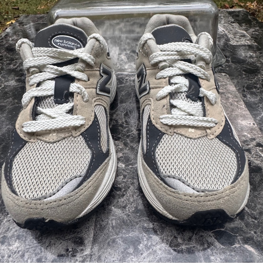 New Balance 2002R  Sneakers Size 11 Boys - Picture 10 of 14